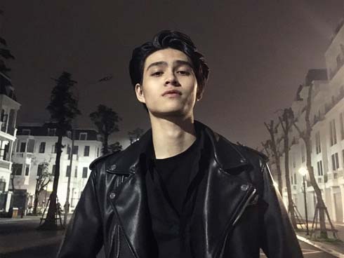 Bị chụp trộm tại ngày hội tuyển sinh ĐH Kinh tế Quốc dân, chàng soái Tây khiến hội chị em phát cuồng nhưng biết thân thế thật ai cũng buồn thiu-12