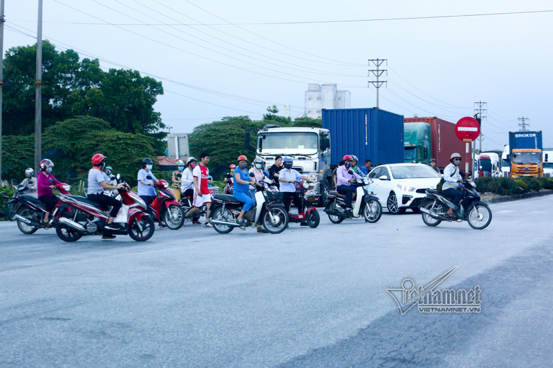 Xe tải lật chết 5 người ở Hải Dương, Trung tá CSGT nói lý do tài xế giật mình-14