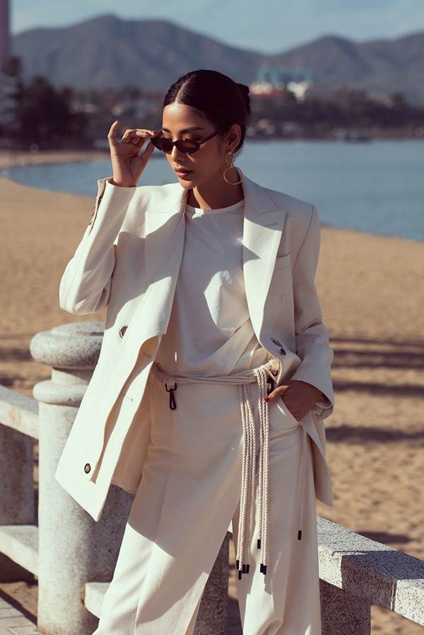 Mai Phương Thuý bất ngờ xuống tóc, siêu gợi cảm với áo crop-top-6