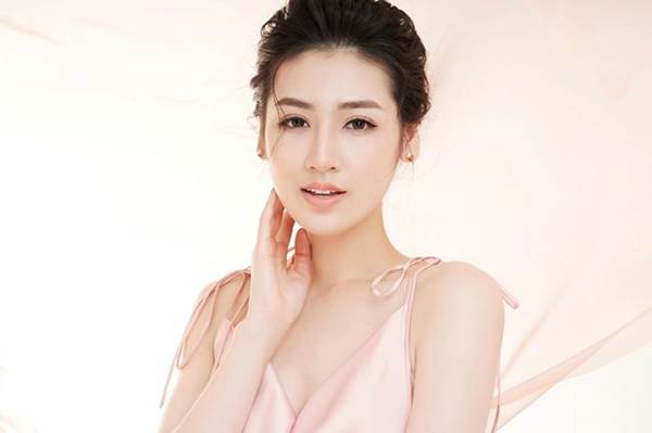 Mai Phương Thuý bất ngờ xuống tóc, siêu gợi cảm với áo crop-top-10