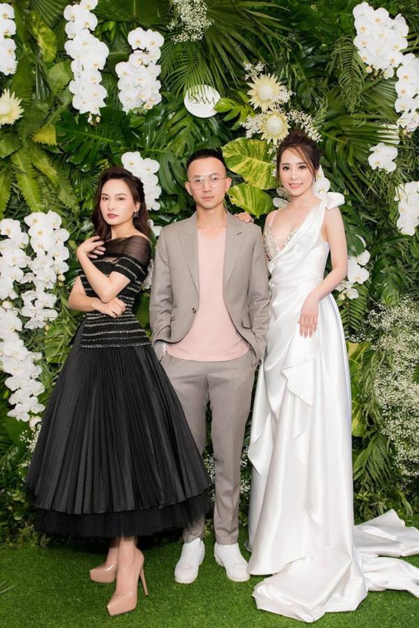 Nhã của Về nhà đi con ngồi xế hộp triệu đô, khoe vòng một gợi cảm ở event-7