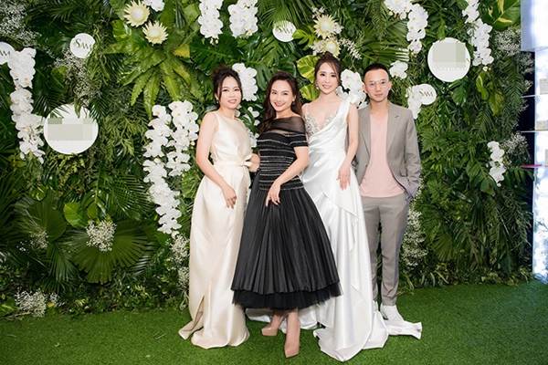 Nhã của Về nhà đi con ngồi xế hộp triệu đô, khoe vòng một gợi cảm ở event-8