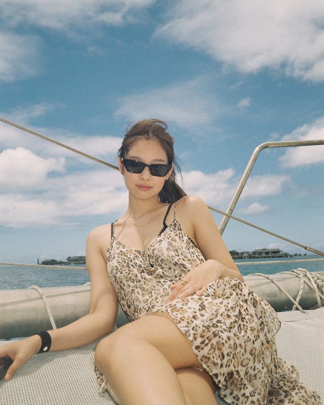 Khi mà sao Hàn, sao Việt còn đang diện ầm ầm và sexy hết nấc thế này thì mốt da báo còn lâu mới bay màu-1