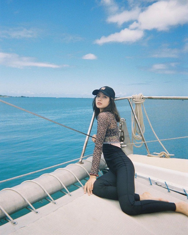 Khi mà sao Hàn, sao Việt còn đang diện ầm ầm và sexy hết nấc thế này thì mốt da báo còn lâu mới bay màu-5