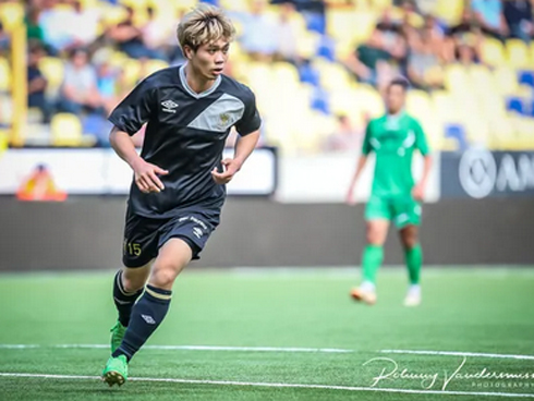 Công Phượng e thẹn khoác tay đồng đội ở Sint-Truidense V.V-2