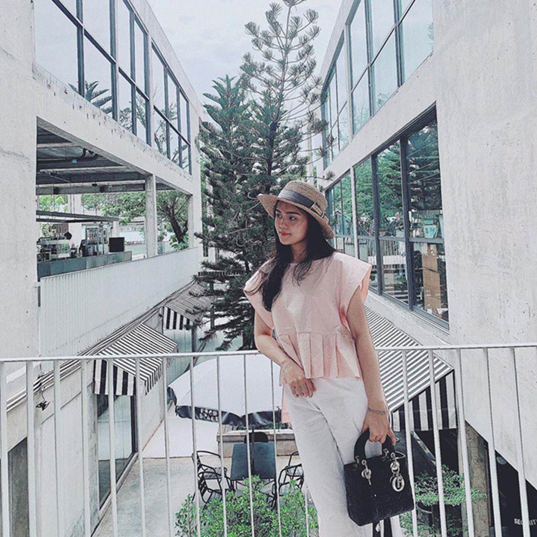 Bạn gái Quang Hải, Duy Mạnh khoe ảnh du lịch: Bánh bèo, sexy đủ cả-12