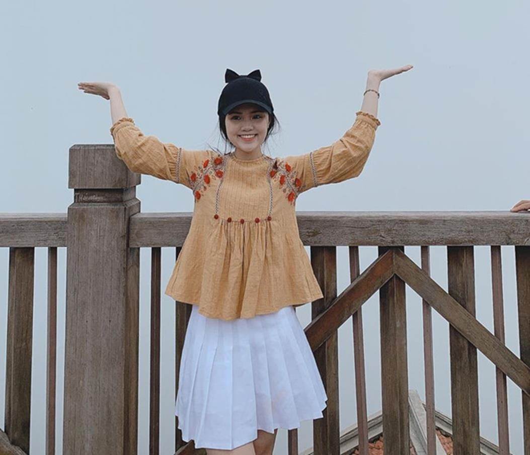 Bạn gái Quang Hải, Duy Mạnh khoe ảnh du lịch: Bánh bèo, sexy đủ cả-15