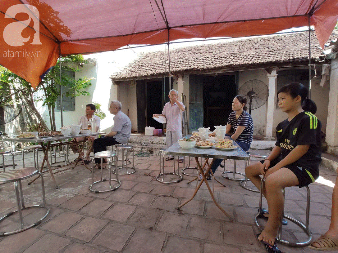 Đám tang đẫm nước mắt của mẹ ca sĩ Châu Việt Cường: Nó đi nhặt ve chai dành dụm tiền thăm thằng Cường-14