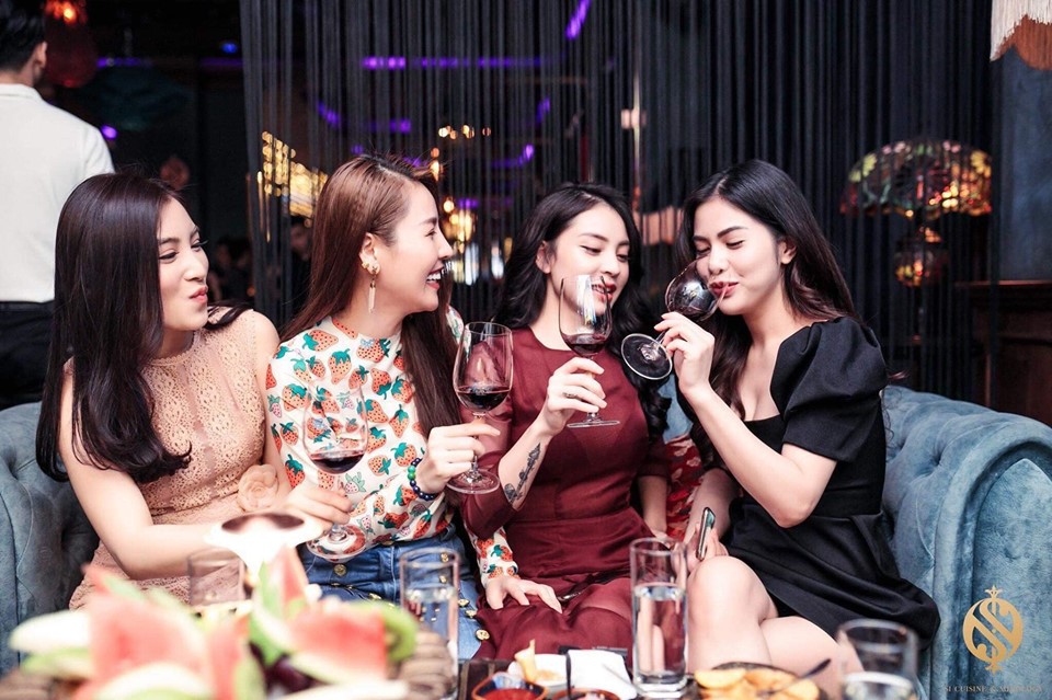 Vợ cũ Việt Anh gây bất ngờ khi đi uống rượu, chị chị em em với Quế Vân dù từng vướng tin đồn người thứ ba-1