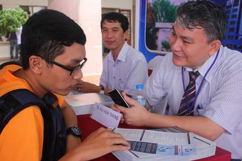 Tăng điểm sàn sau 22/7, Bộ Giáo dục và trường nên xin lỗi thí sinh-3