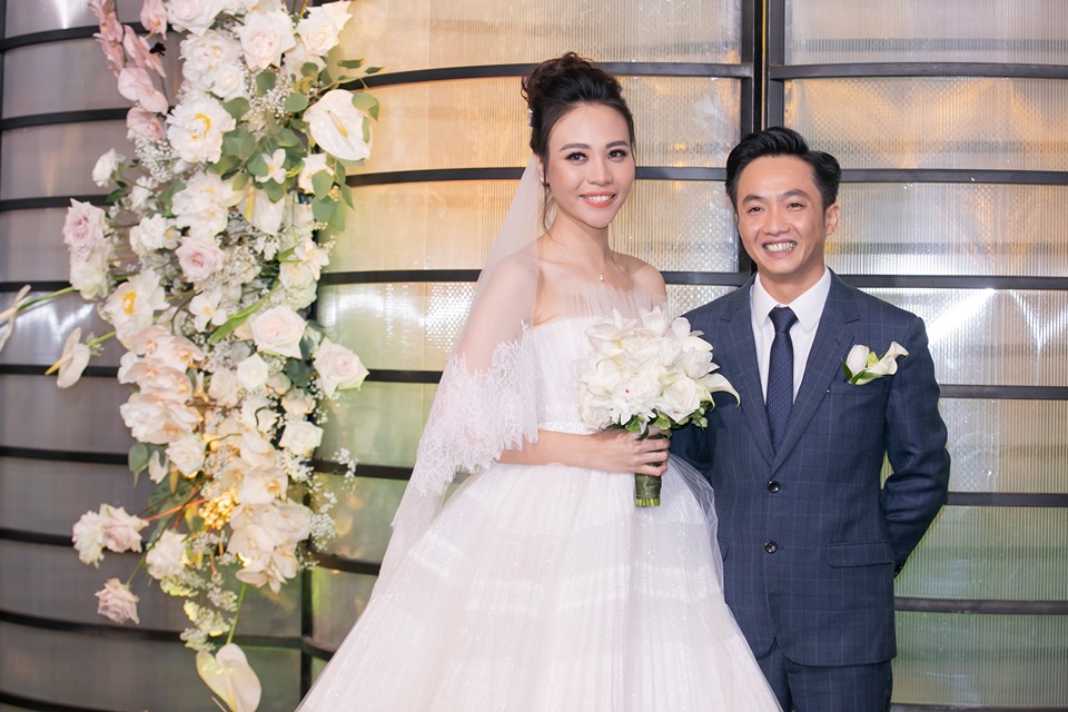 Cận cảnh 3 chiếc váy cưới chính thức trong hôn lễ với Cường Đô la giúp Đàm Thu Trang tỏa sáng như nàng công chúa bước ra từ chuyện cổ tích-5