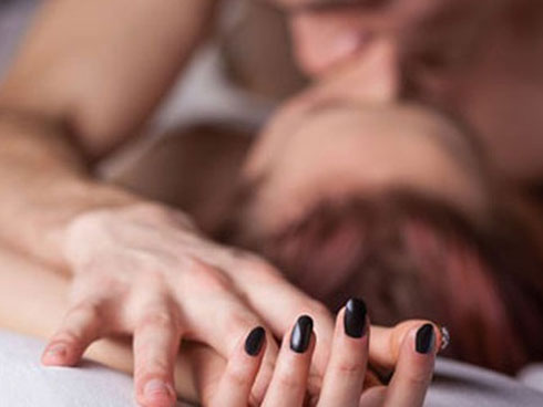 Trót lên giường với sếp già, nhìn thứ anh để lại tôi chỉ khinh bỉ cười-3