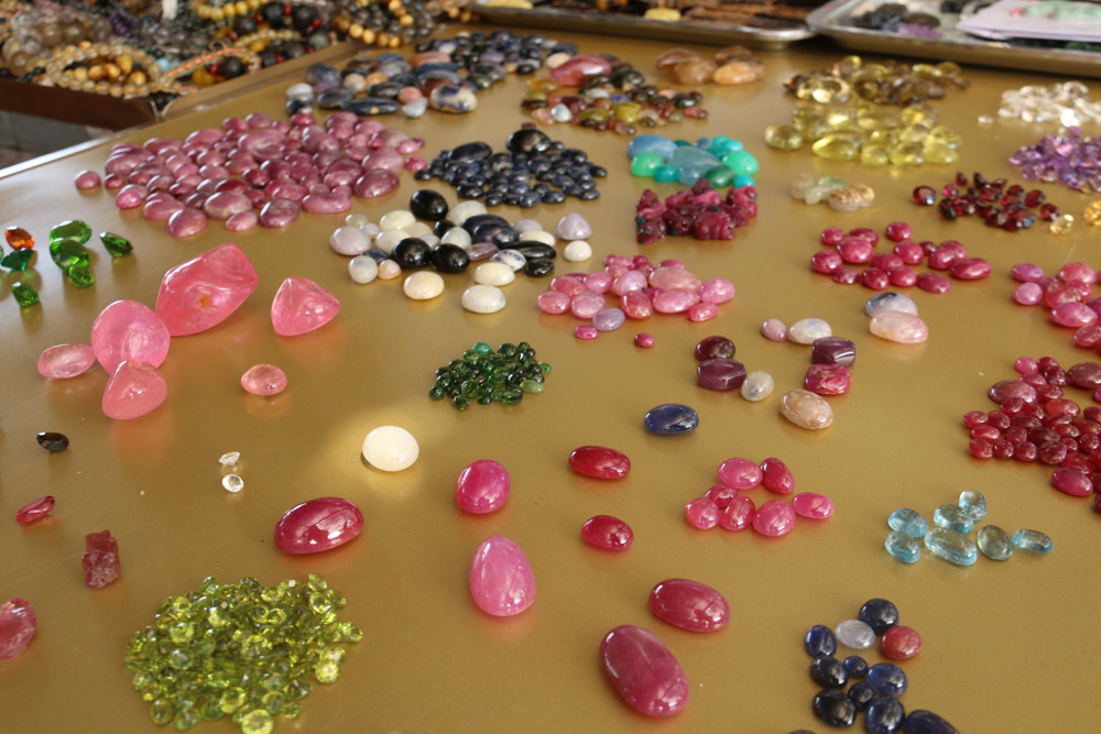 Bất ngờ những món hàng nhỏ xíu giá tiền tỷ trong khu chợ quê ở Yên Bái-15