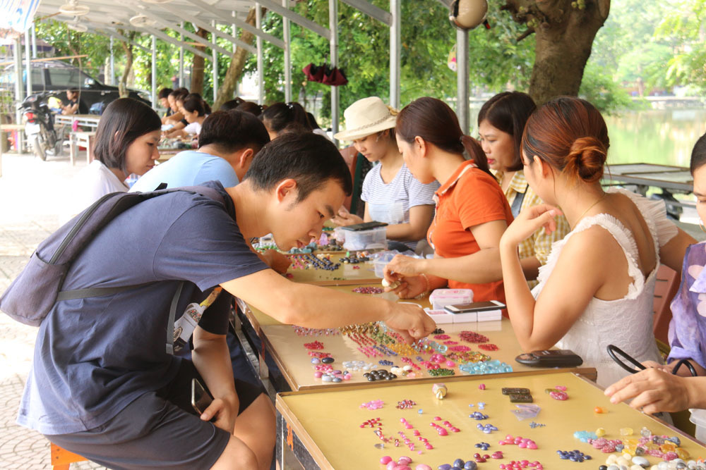 Bất ngờ những món hàng nhỏ xíu giá tiền tỷ trong khu chợ quê ở Yên Bái-17