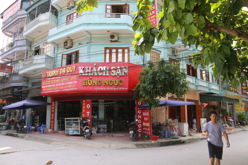 Bất ngờ những món hàng nhỏ xíu giá tiền tỷ trong khu chợ quê ở Yên Bái-20