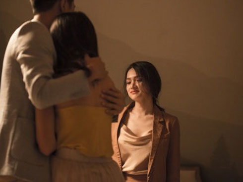 Chồng phản bội người vợ tào khang rồi cưới gái trẻ, chẳng ngờ đúng lúc trao nhẫn vợ cũ xuất hiện chất ngất cùng món quà quá thâm thúy-3