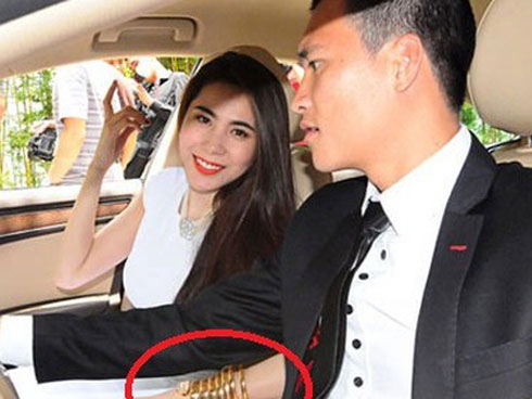 Thủy Tiên: Tôi không đi diễn bar, mặc hở bạo vì hạnh phúc gia đình-1