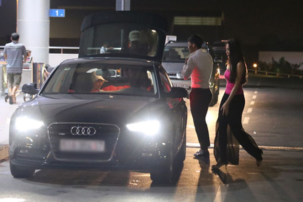 Thủy Tiên tiết lộ chi 200 triệu tiền sinh hoạt mỗi tháng, cặp đôi Vic - Beck của Việt Nam giàu cỡ nào?-16