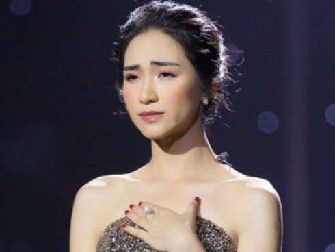 Sau Hương Tràm, Hòa Minzy bất ngờ tuyên bố dừng sự nghiệp
