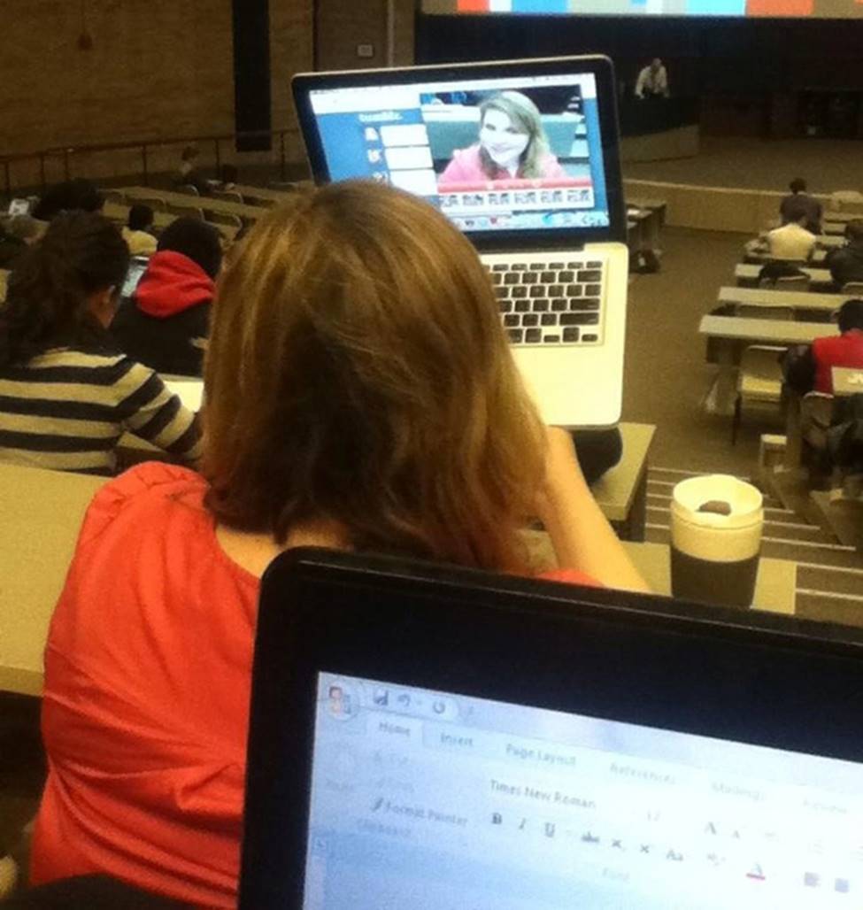 Con người đang ngày càng sống ảo bất chấp sự hiểm nguy-9