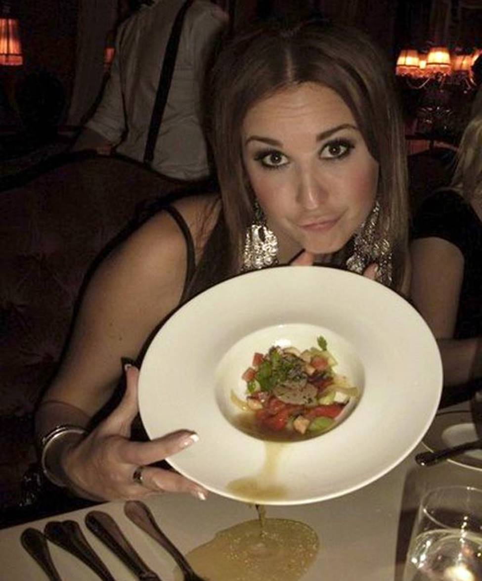 Con người đang ngày càng sống ảo bất chấp sự hiểm nguy-11