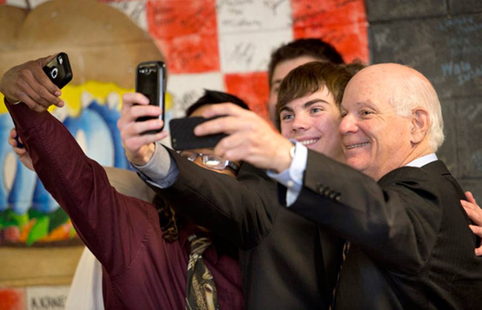 Con người đang ngày càng sống ảo bất chấp sự hiểm nguy-15