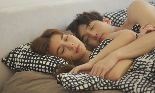 Bị mẹ phản đối kịch liệt vì yêu anh bảo vệ, nhưng ngay khi trao thân cho bạn trai, sáng hôm sau cô nàng chết sững vì màn lộ mặt-2