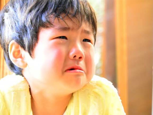 Mẹ tặng hộp Balenciaga mừng năm học mới, chàng trai tưởng được giày xịn ai ngờ nhận phải thứ ám ảnh nhất đời học sinh-4