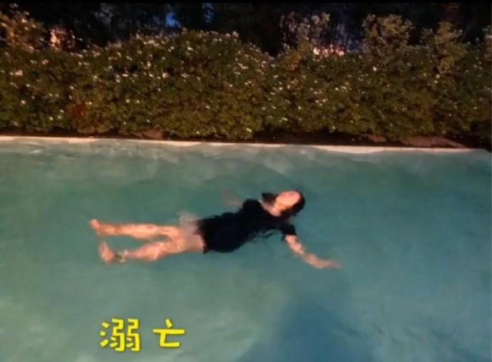 Chụp ảnh bể bơi sang chảnh, cô nàng khiến dân mạng cười lăn lóc vì tưởng tượng và ngoài đời khác nhau một trời một vực-4