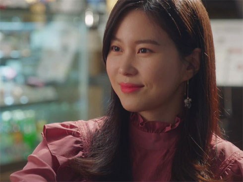 Chồng tán tỉnh gái lạ ngay trước mặt vợ chả chút kiêng dè, vợ liền thẳng tay cho anh ả tái mặt luôn