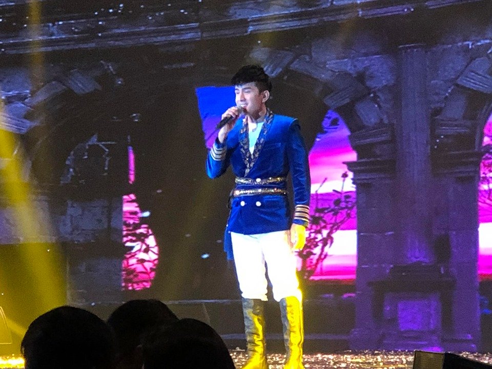 SAO MẶC XẤU: Ngọc Trinh o ép vòng 1 phản cảm, Đan Trường ăn mặc khó hiểu-1