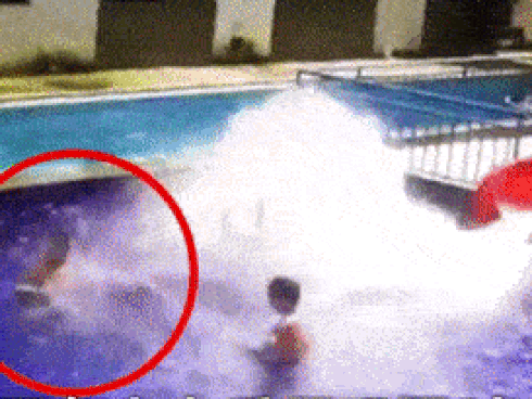 Vào viện thăm vợ đột quỵ, cụ ông U80 sờ soạng bệnh nhân bại não-1