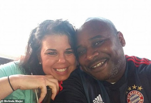 Tỉnh giấc trong khách sạn vì tưởng chồng sờ tay, người phụ nữ kinh ngạc với thứ bên cạnh-1