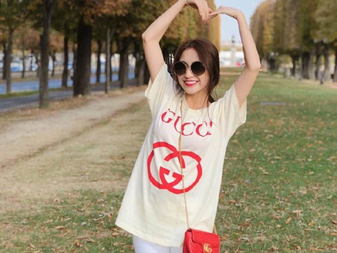 Trước tin đồn giải nghệ, Hòa Minzy đã 'lột xác' thế nào trong ăn mặc?