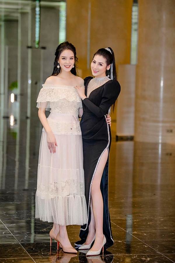 Mai Phương Thúy liên tục đốt mắt fans với loạt váy ngắn khoe đường cong-7