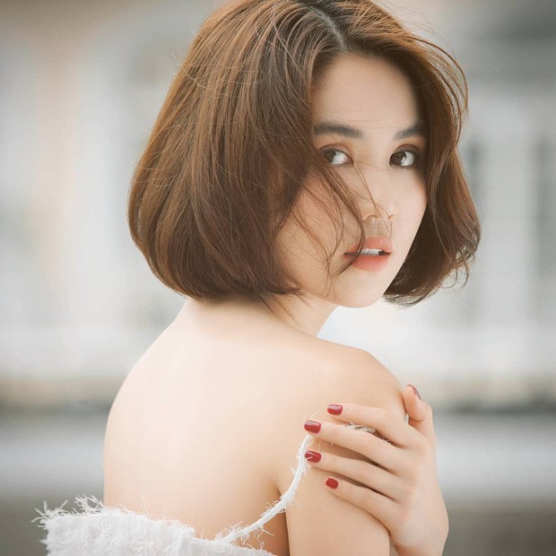 Để tóc bob sấy phồng, Ngọc Trinh tự khuyến mại cho mình vài tuổi và hao hụt không ít độ sành điệu-1