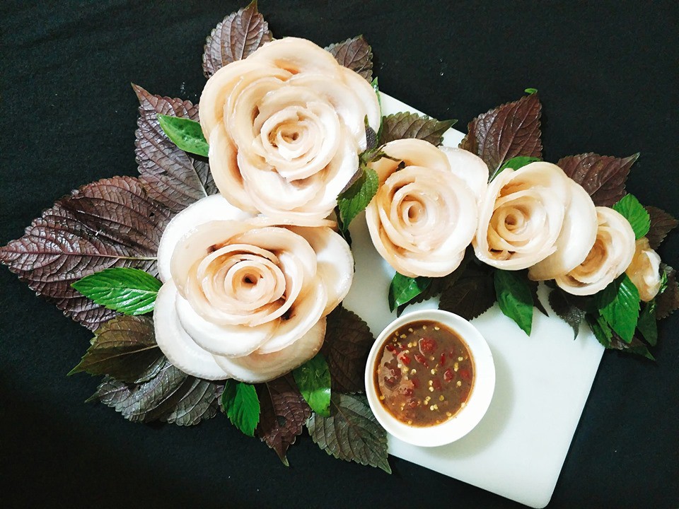 Hẳn bạn không tin nhưng đây đúng là món thịt luộc chấm mắm tôm hot nhất hôm nay đấy, đẹp lung linh và bạn cũng có thể làm được!-7