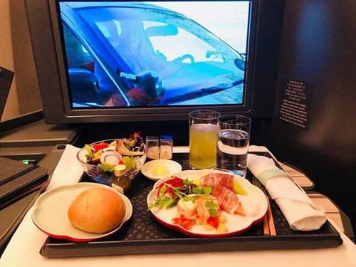 Bữa ăn xa xỉ của sao Việt trên máy bay, nhìn người cuối cùng mới thấy sang chảnh cỡ nào-5