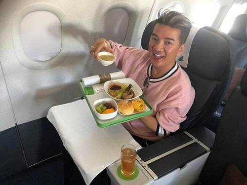 Bữa ăn xa xỉ của sao Việt trên máy bay, nhìn người cuối cùng mới thấy sang chảnh cỡ nào-6