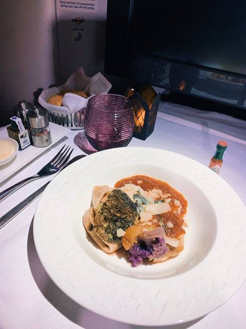 Bữa ăn xa xỉ của sao Việt trên máy bay, nhìn người cuối cùng mới thấy sang chảnh cỡ nào-14