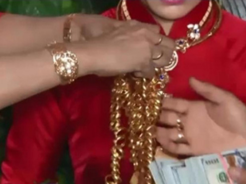 Đệ nhất hồ ly tinh” Trung Quốc: Giật chồng công khai, dùng thủ đoạn trói” đại gia hơn 30 tuổi-5