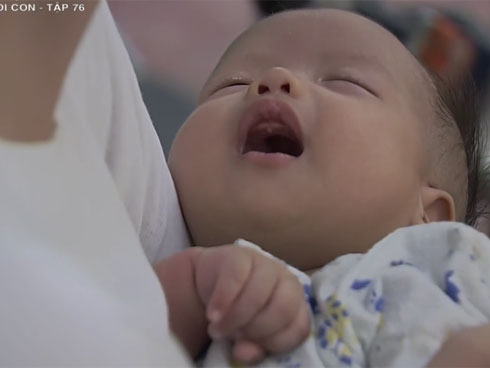 Nhã (Về Nhà Đi Con): Trang phục thì hở trên thiếu dưới, nhưng riêng về khoản làm màu” thì không thiếu chút nào-7