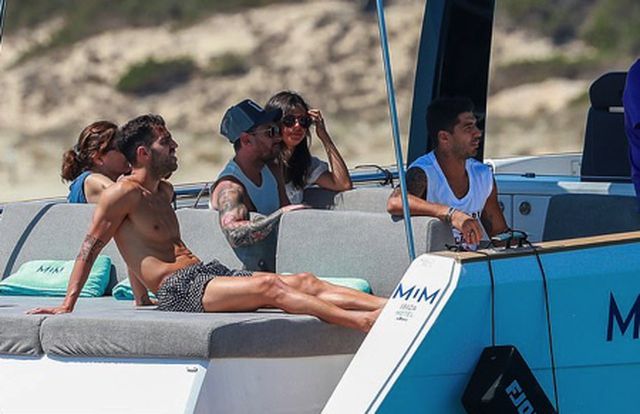 Messi chơi sang với chuyến nghỉ dưỡng trên siêu du thuyền-5
