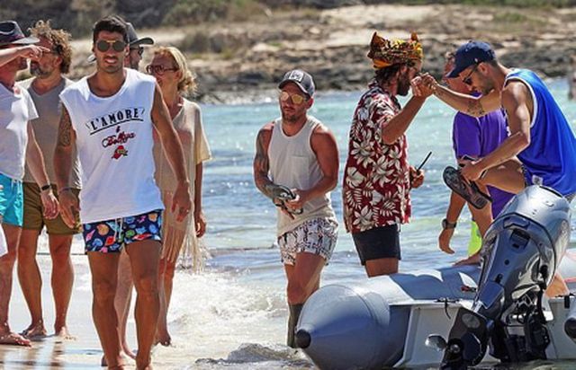 Messi chơi sang với chuyến nghỉ dưỡng trên siêu du thuyền-7