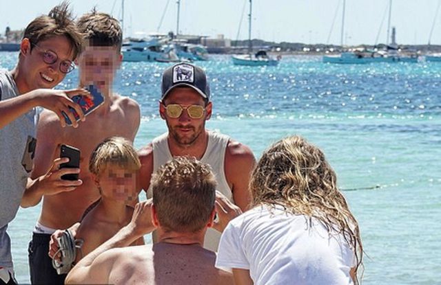 Messi chơi sang với chuyến nghỉ dưỡng trên siêu du thuyền-8