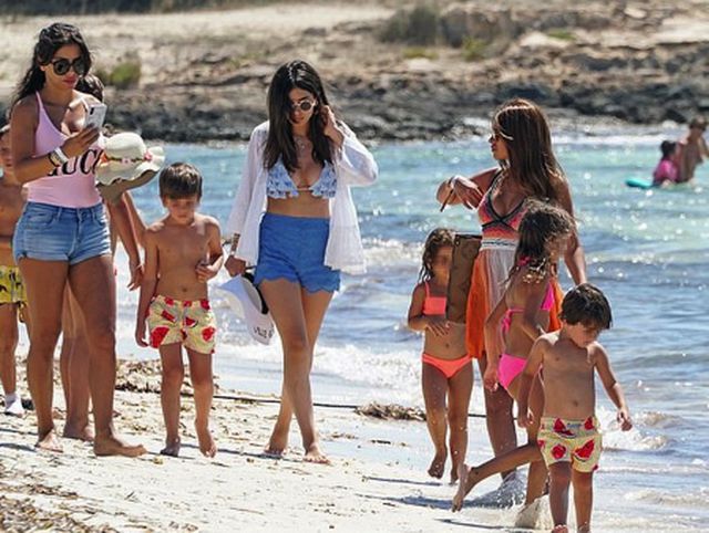 Messi chơi sang với chuyến nghỉ dưỡng trên siêu du thuyền-9