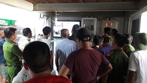 Camera vạch mặt nghi phạm ném bom xăng đốt nhà khiến 5 người nguy kịch-1