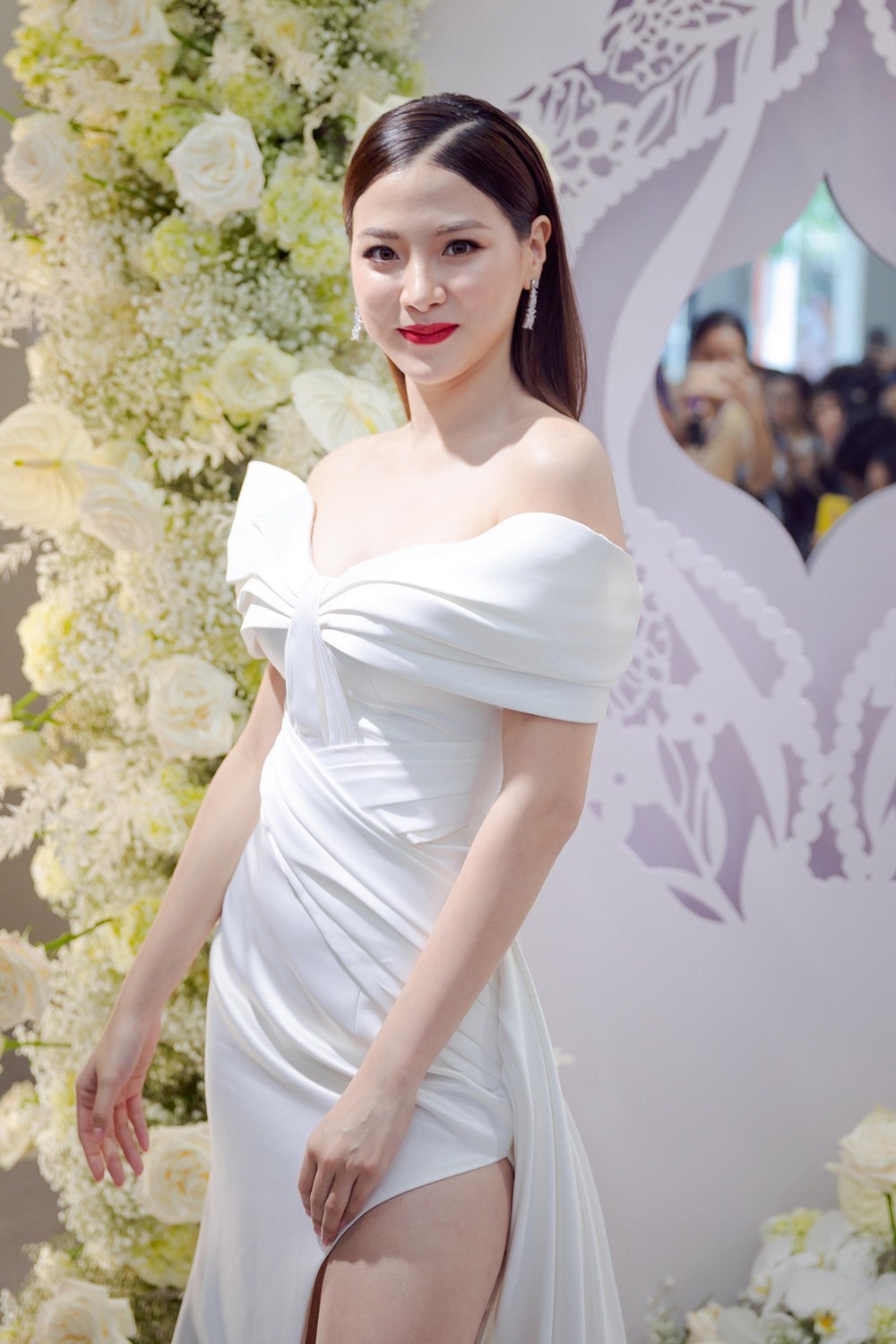 Bà bầu Lan Khuê đọ sắc cùng mỹ nhân Chiếc lá cuốn bay-1