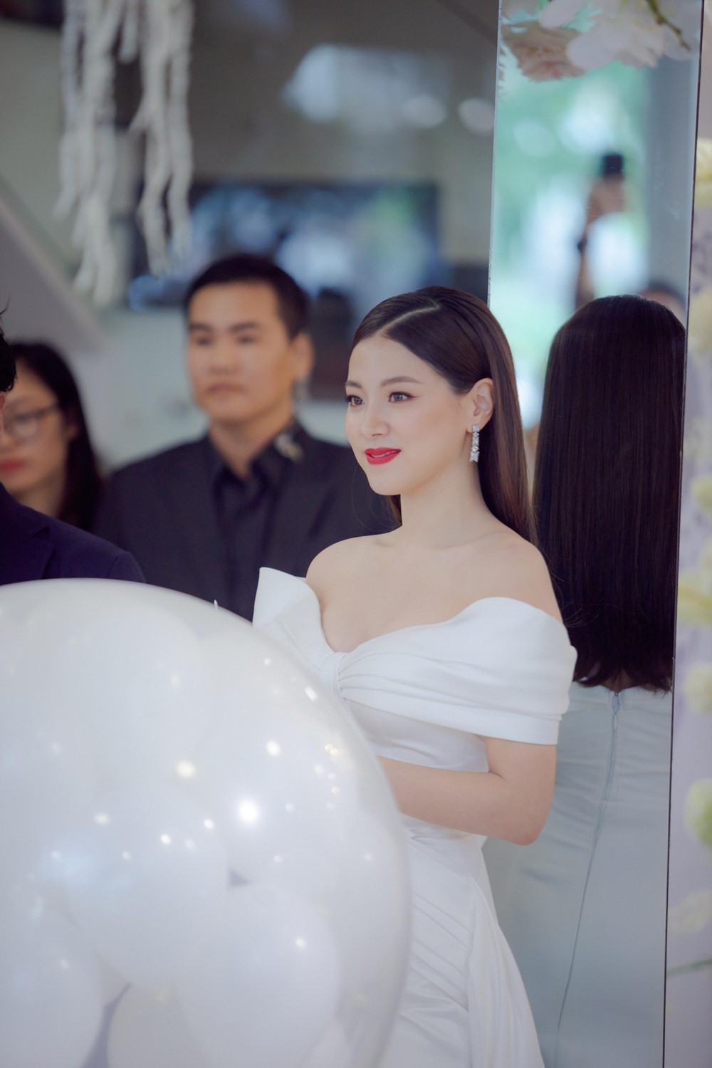 Bà bầu Lan Khuê đọ sắc cùng mỹ nhân Chiếc lá cuốn bay-4