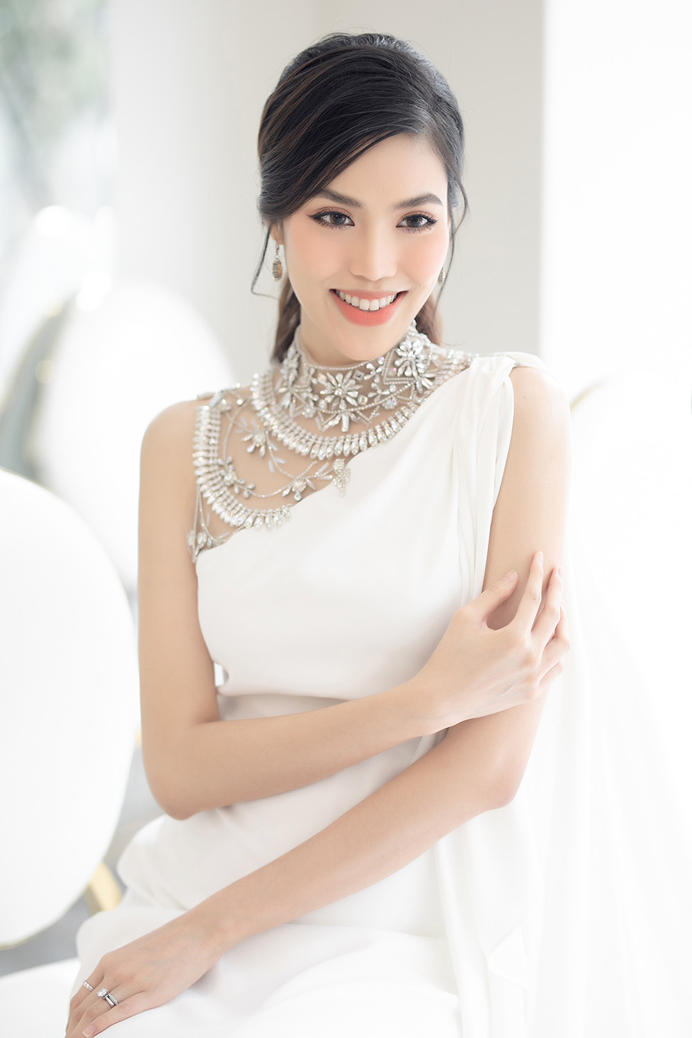 Bà bầu Lan Khuê đọ sắc cùng mỹ nhân Chiếc lá cuốn bay-6